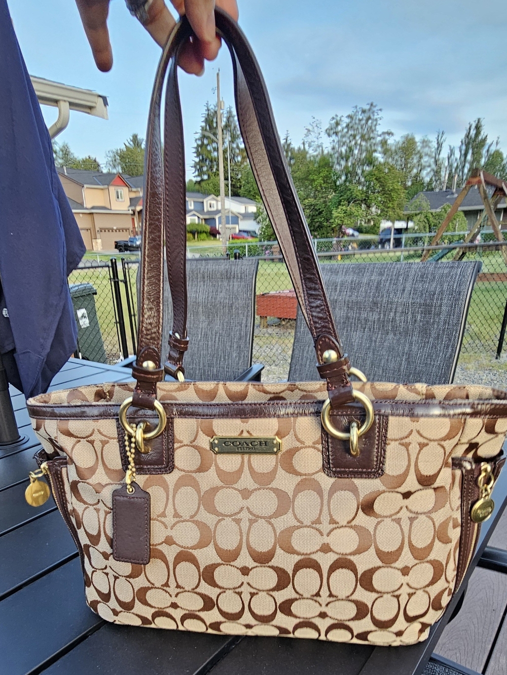 CLEAN! Coach Gallery Signature Zip Tote F19249
